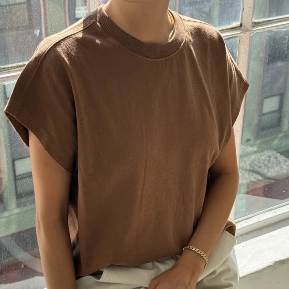 Le Bon Shoppe Jeanne Tee in Mud, size M/L (Discolored Spots)